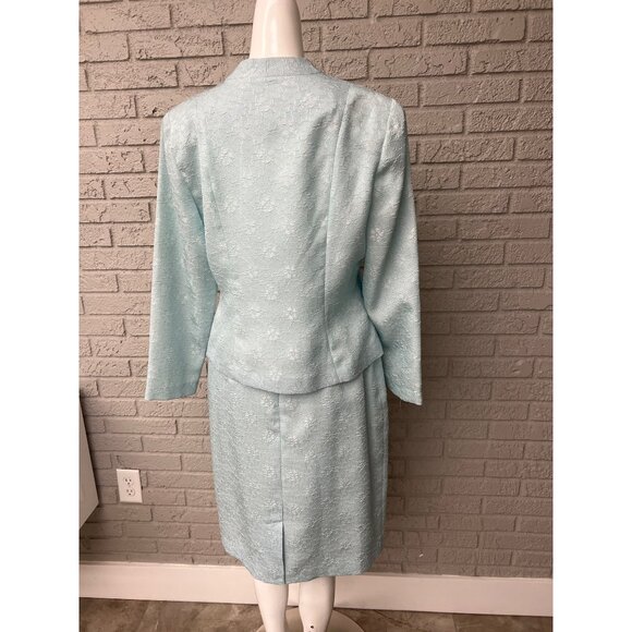 Leslie Fay Women Blue Floral Embossed Skirt Suit Size 12P - Picture 2 of 10